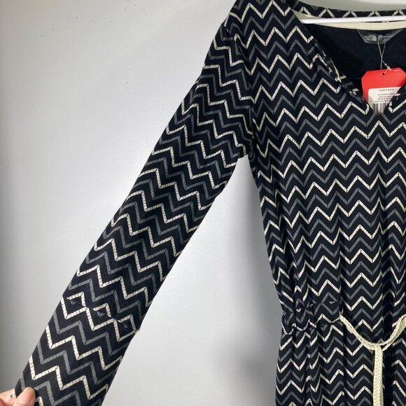 Womens The North Face Starrett Dress V Neck Outdoor Mtn Heritage M Reg NWT - Picture 3 of 9